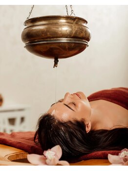 クールヴィラ(Cool Villa)の写真/【上質な健康美ケア】巡り整う贅沢時間。本来の美しさへ自律神経を整えるシロダーラ。