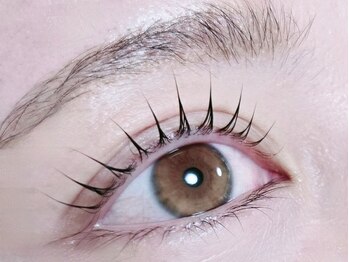 チェル(chel)の写真/【自まつ毛派の方には、まつ毛パーマがオススメ◎】綺麗なカールで横から見ても美しいまつ毛に仕上げます♪
