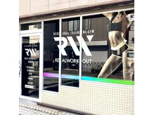 リアルワークアウト 住吉店(REAL WORKOUT)の雰囲気（綺麗な外観と内観★10台～80代男女問わず指導経験豊富トレーナ！）