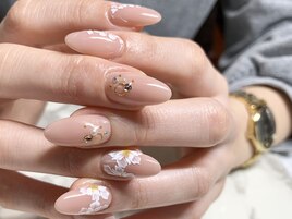 ベージュフラワーレースネイル