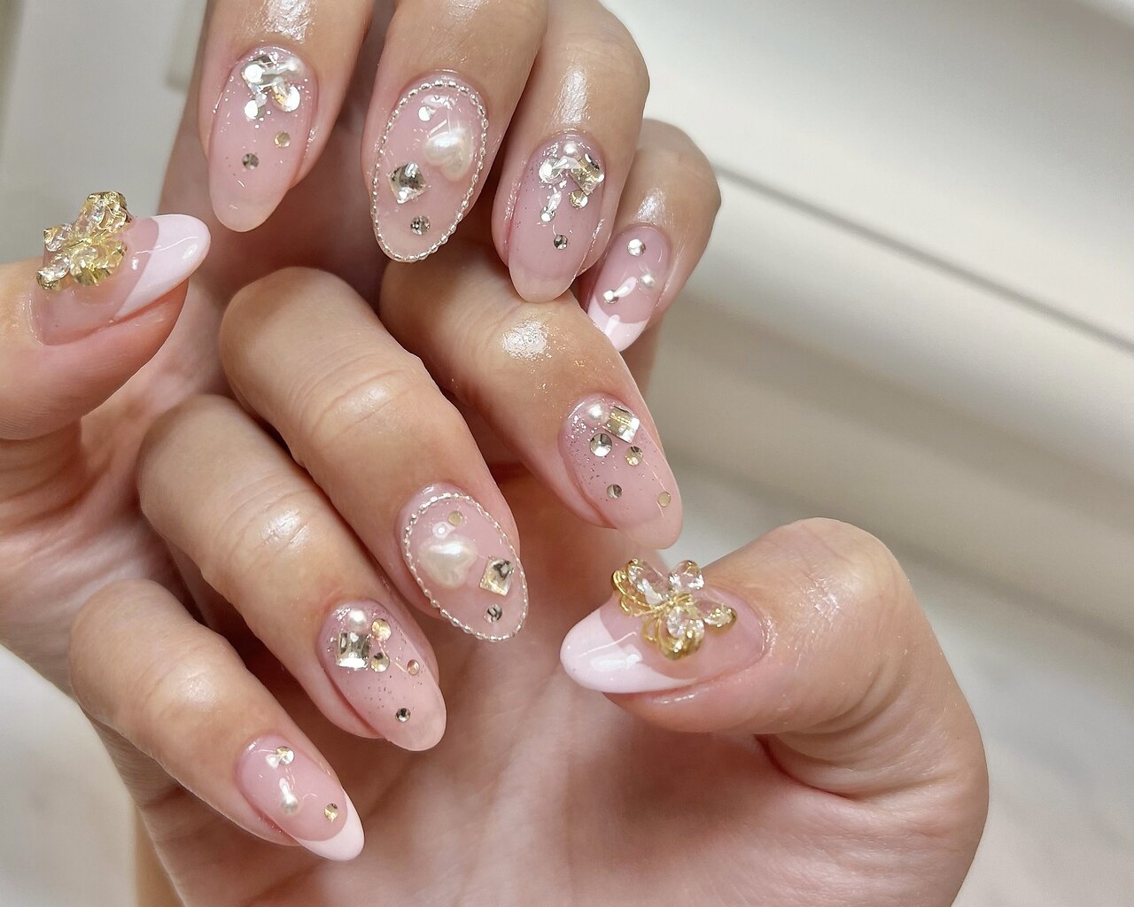 ピンクパープル蝶々オーロラニュアンスワンホンネイル韓国 冬 クリスマス ビジュー ピンクパープル蝶々オーロラニュアンスワンホンネイル韓国 冬