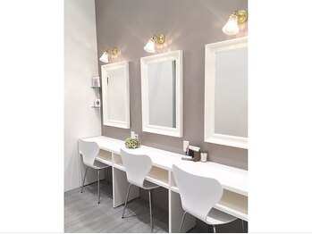 アイラッシュサロン ブラン イオンモール富士宮店(Eyelash Salon Blanc)/【ドレッサールーム】