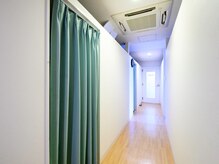 琉球温熱療法院 うるま市本院/施術スペース（男性エリア）