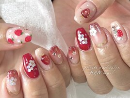 可愛いいちごネイル