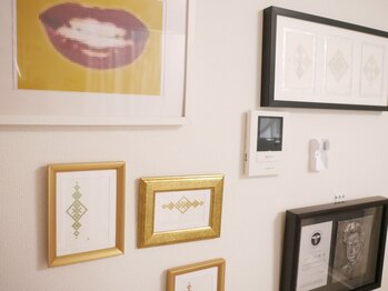 ライトビューティー 本八幡店(LIGHT BEAUTY)/アート作品に囲まれながら