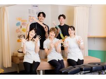 施術者2名、受付スタッフ3名でお待ちしております♪