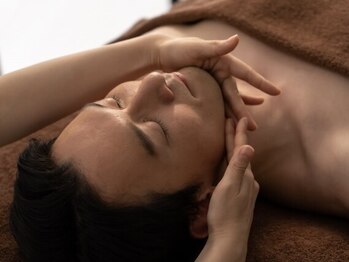 レザンブリエ(raisin briller)の写真/ご新規様限定価格【小鼻とあごのお手軽洗浄￥2400】着衣のままOK◎頑固なテカリと黒ずみ悩みを徹底改善！