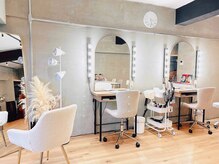 スタイルワークス フクオカ(Style Works FUKUOKA)の雰囲気（駅近・明るい店内でゆっくりと診断/メイクを楽しんで♪）