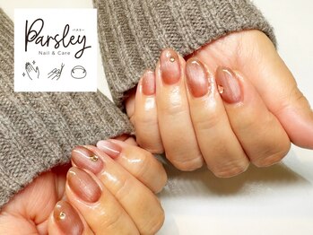 パスリー ネイルアンドケア(Parsley Nail&Care)の写真/大人女性でも取り入れやすいシンプルデザイン♪ミラーの細フレンチ×やさしいグラデで指先を華奢な印象に。