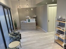 清潔感あふれる、広々とした受付スペースです♪