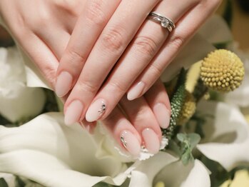 ブライドアンドグルーム(Bride and Groom)の写真/当店人気No.2★ウォーターケア付き【HAND ブライダルシンプルネイル】¥9900♪持ち込みデザインにもご対応◎