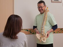 右足と左足の長さが違い、身体の土台となる骨盤の歪みを調整