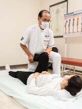 太子カイロプラクティック/脚施術風景
