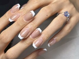 王道ホワイトフレンチネイル