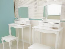 アイラッシュ ルーム(eyelash RooM)の雰囲気（こちらのドレッサーでゆっくりとお化粧直しして頂けます！）