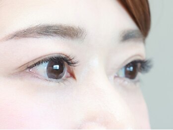 ベルル(Bellulu)の写真/まつ毛の長さや量にお悩みの方でも、ボリュームのある目元に☆軽い付け心地で、負担は最小限に抑えます！