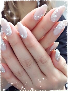ビーネイル(Be NaiL)/大人のビジューネイル
