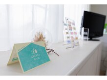 駐車場に外階段がありますので、そこからお上がりください。