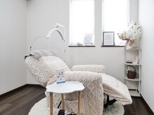 Ｂｌｏｏｍ ｅｙｅの雰囲気（* 「白基調の内装で、落ち着く空間。」）