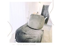 シープラス(C+)の雰囲気（お客様に大好評。眠れるふわふわリクライニングソファ。）