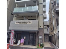 サロン ウィステリア(Salon Wisteria)の雰囲気（入口は右の通路からどうぞ！ホテルも入っているマンションです。）