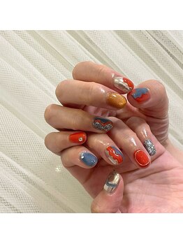 ロクサンサン(633)/うねうね個性派ネイル