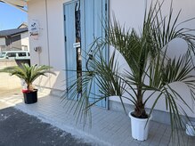 モアナ(Moana)の雰囲気（店舗外観☆こちらのドアを目印にご来店下さい！【駐車場完備】）