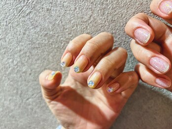 シー(Shhh...)/色んなキラキラネイル