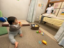 子育てママの整体サロン/施術中のお子様の様子