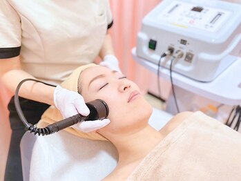 カジュアルエステ 爽やか 名西店の写真/【大人気定番】ラジオ波で深部からリフトアップ&小顔リンパマッサージ◆たるみケアコース→初回¥6600◎