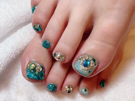 キラキラビジューフットネイル