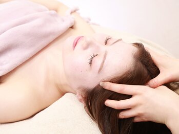 アン シェリー(un Cherie)/デコルテ~背中、頭のマッサージ