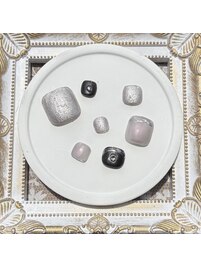 モノトーンシルバーフットネイル