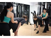 GNHボディメイクジム(GNH Body Make Gym)の雰囲気（女性トレーナー在籍。広々店内で気持ちよくトレーニング出来ます）