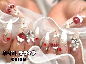 ネイルマフィア 恵比寿(NAIL MAFIA)の写真/「整った綺麗なスカルプの形」×「均等の厚み」で最強卍''盛り盛りにパーツやアートをオーダーしちゃって★