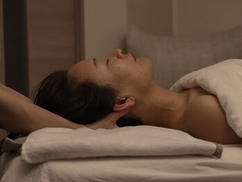 ソラ(SOLA)の写真/温熱作用効果が高いマシンで施術＆セラピストによるマッサージを受けることでお顔の筋肉もほぐれ小顔に◎