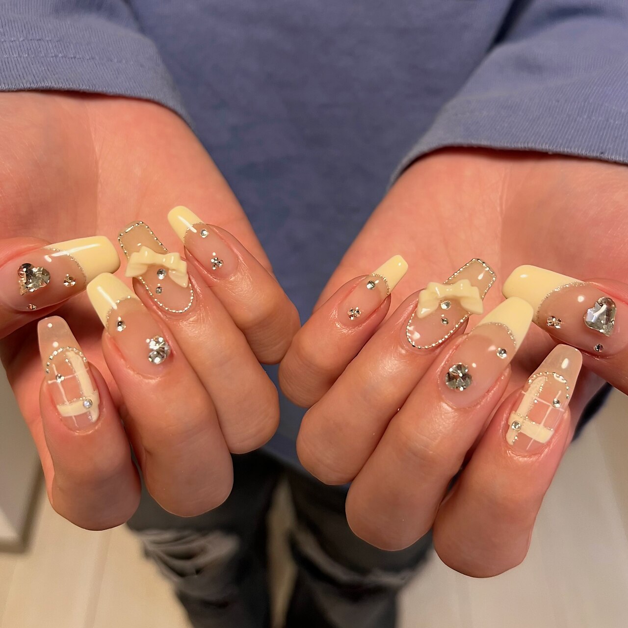 2026年冬トレンド】イエロー フレンチのネイルデザイン集｜人気