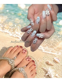 ジュエリーネイル タカコ(Jewelry nail TAKAKO)の写真/お好みのデザインを叶える!ハンドネイルとフットネイルの同時施術ができる快適サロンへ★