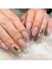 春の上品ベージュネイル