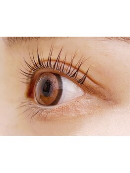 ナチュラル上品な目元にしたい