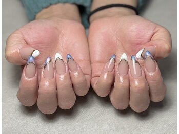 モリバイリトル(mori by little)/変形フレンチネイル