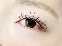 持続性が高くまつ毛への負担が少ないフラットラッシュでお目元を華やかに♪LEDフラットラッシュもあります