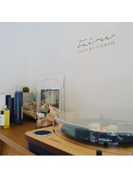 フェールフロム バイ ヴィザヴィ(Faire FROM BY VIS A VIS)/店内ディスプレイ