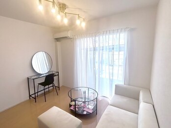 アベイユ 徳島北島店(abeille)/清潔感と落ち着きのある店内