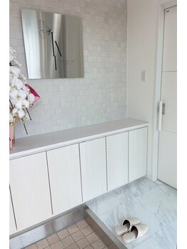 サロン イニ(SALON INI)/玄関