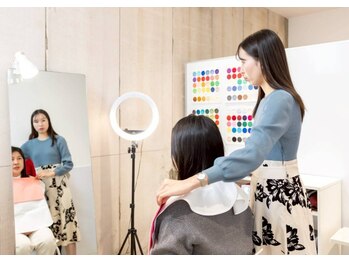 スタパト 新宿本店/パーソナルカラー診断の様子