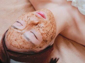 サロンペルレ(salon perle)の写真/ダウンタイムなしのハーブピーリングで毛穴も艶もハリも自分らしく輝く!ケア