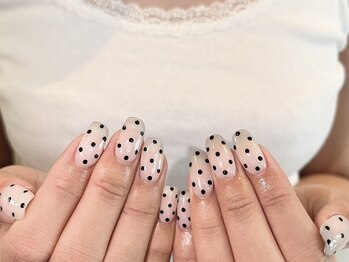 ザ ドールハウス バイ ジュエリリートウキョウ(The DOLL HOUSE BY JEWELILYTOKYO)/ドット柄ネイル♪