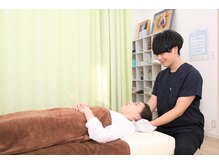 BTG整骨院 春日井院/頭痛の施術風景