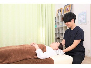 BTG整骨院 春日井院/頭痛の施術風景